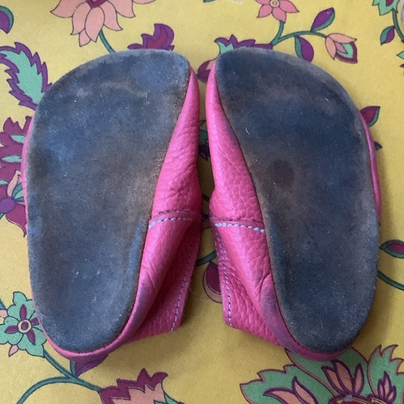 Coral pink, size 6, mon petite leather shoe with snaps, gently worn! - Picture 2 of 4